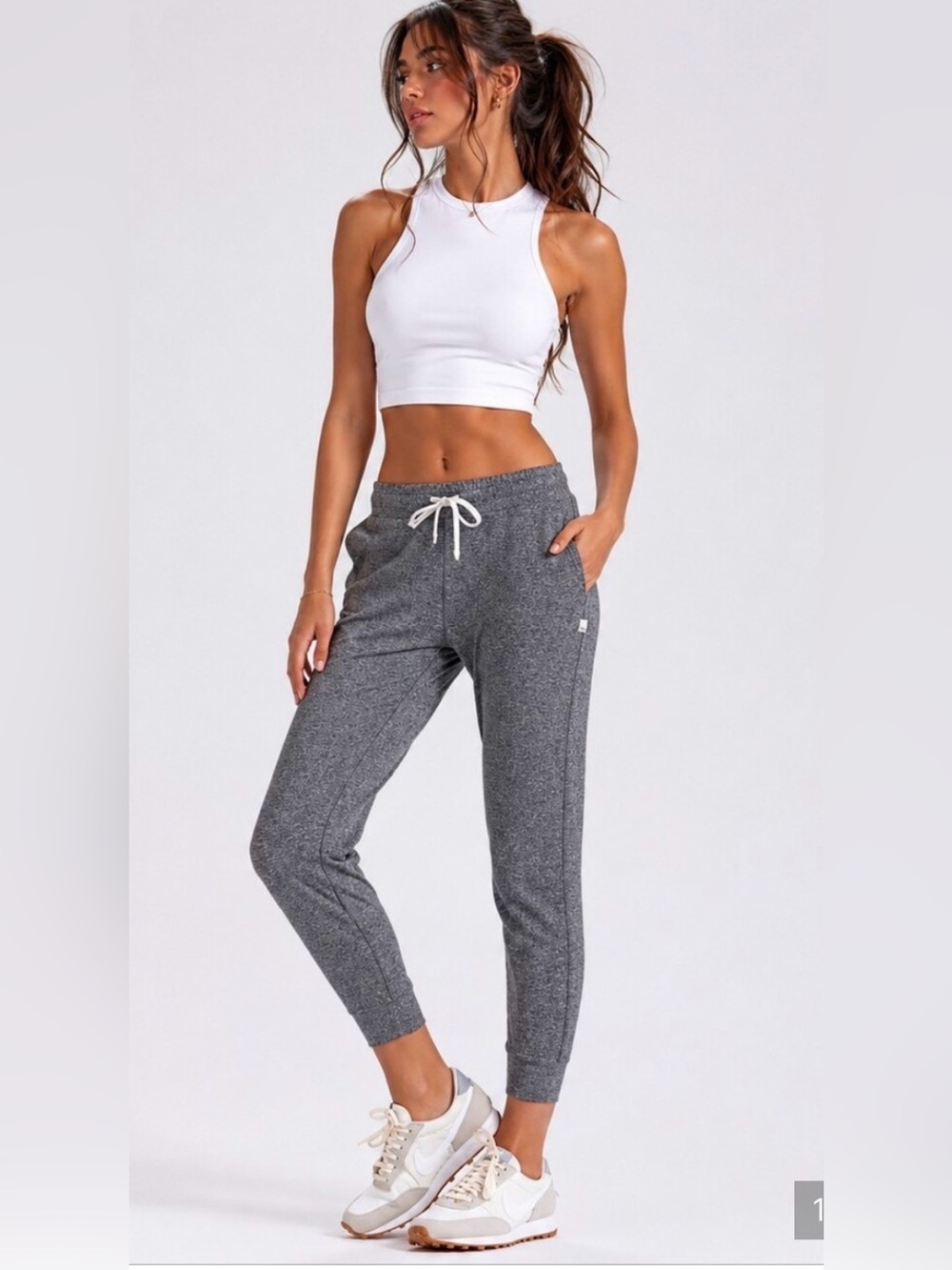 Vuori Performance Jogger Pants In Heather Gray Size S/M